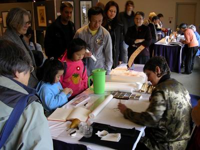 Roslyn Leven demonstrates sumi-e techniques